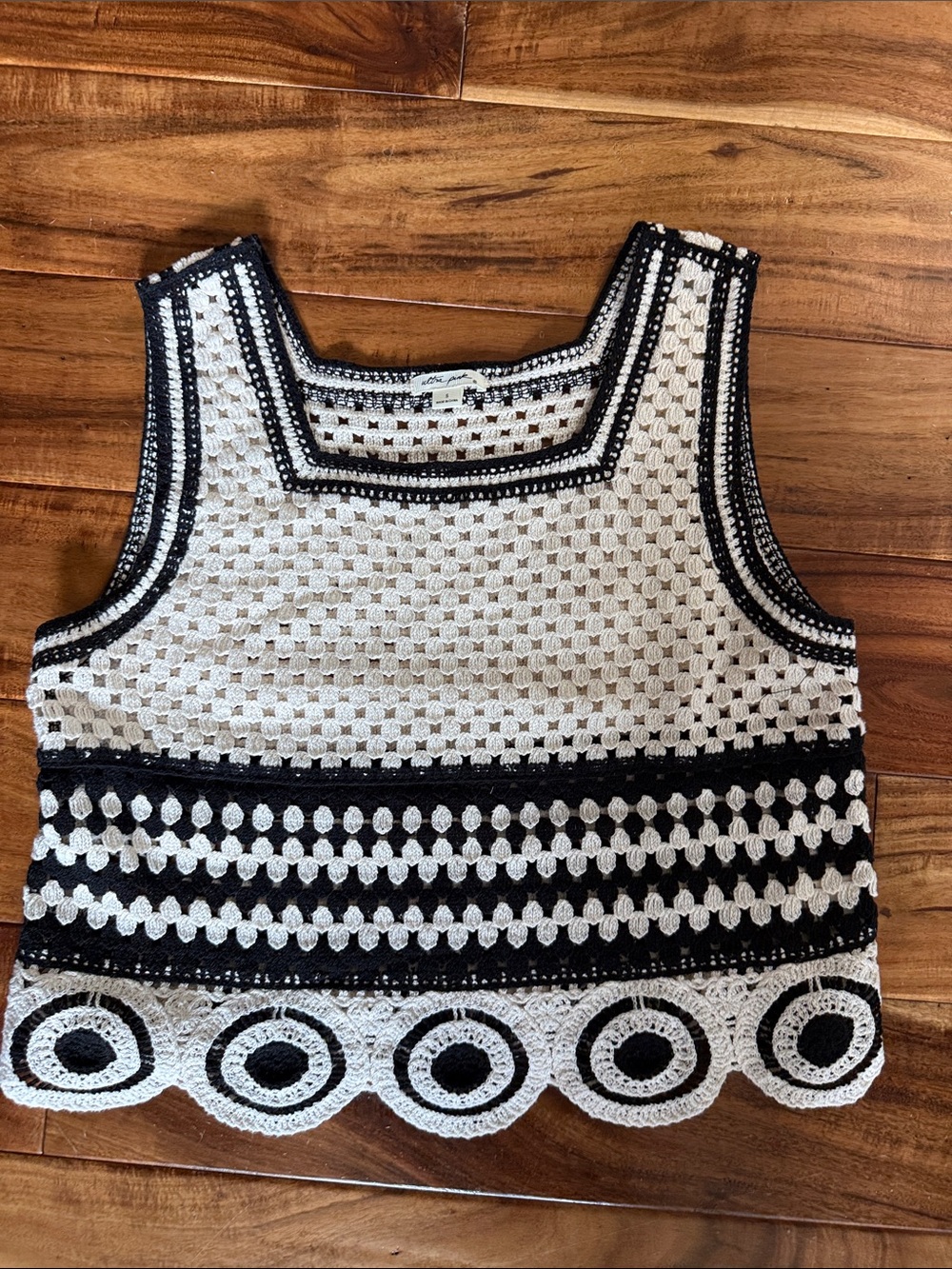 Ultra Pink Black and White Crochet Tank Top, Small, EUC